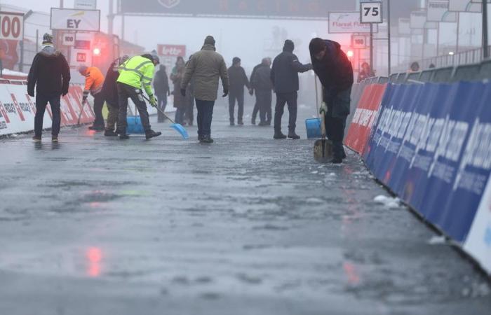 Then no need to panic: the start of the girls’ cyclo-cross championships has been delayed by an hour due to ice spots on the circuit