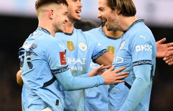 Manchester City crushes Salford, Brentford on the mat