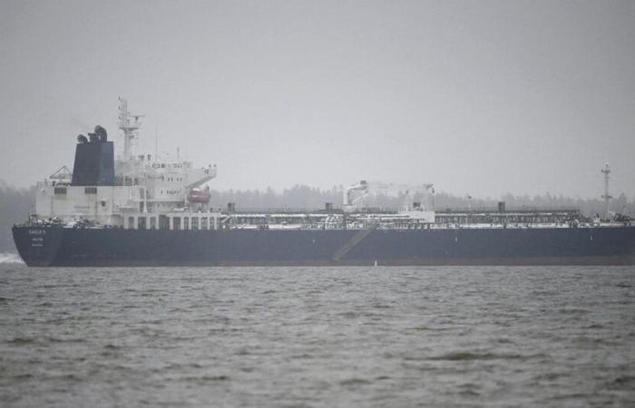 Ship with 99,000 tonnes of oil on board threatens to run aground in Germany