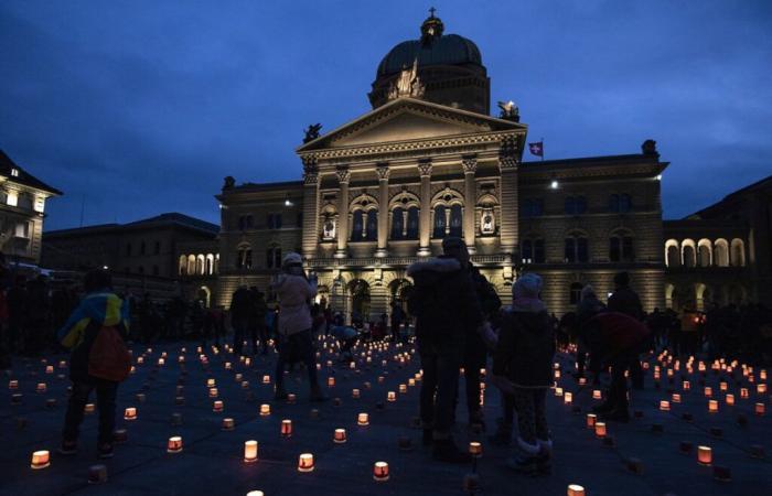 A thousand candles on the Federal Square against poverty