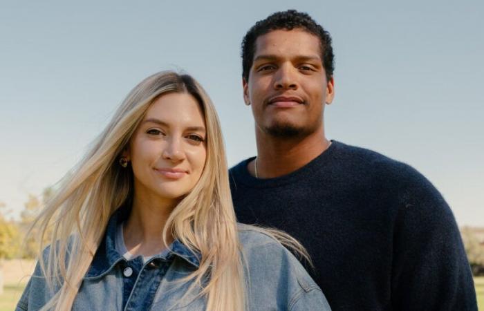 He’s the N.F.L. Player. She Gets the Autograph Requests.