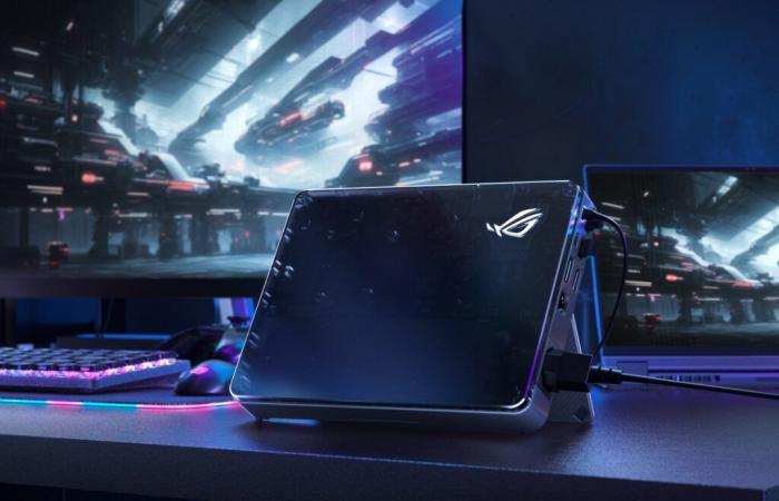 This mini-case from Asus transforms a laptop into a war machine for gamers