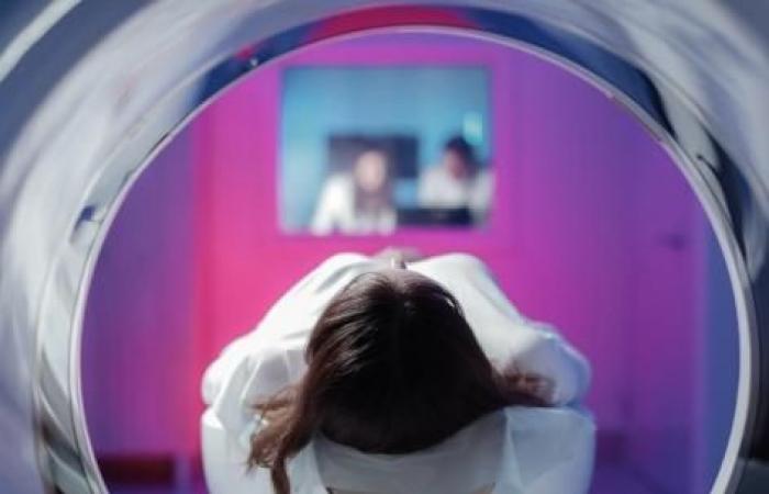 A woman injured by her sex toy during an MRI