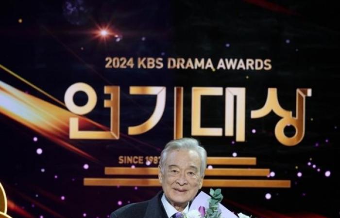 Nothing Outstanding: Lee Soon-jae Wins the Prize at the 2024 KBS Drama Awards