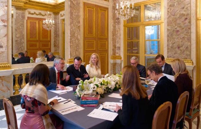 Prince Charles-Philippe of Orléans and the Hugues Capet Prize jury reward Laurent Allez