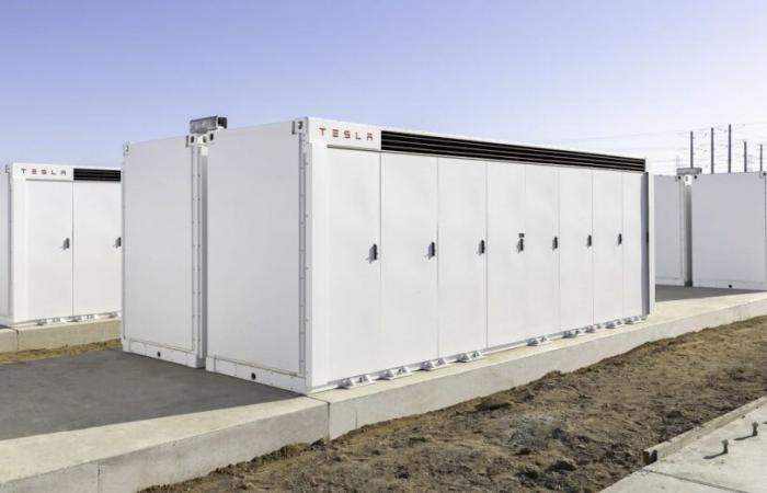 Tesla breaks records in energy storage