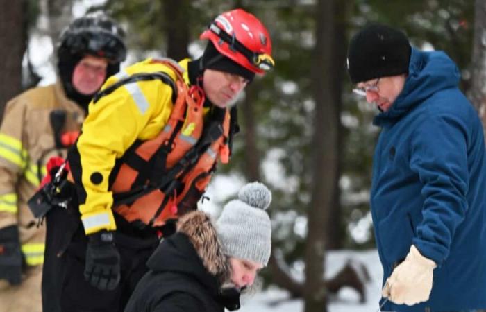 Unusual rescue: a man and a dog rescued by firefighters