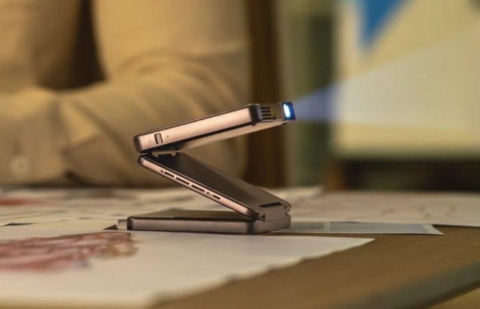 the pocket projector that folds in three