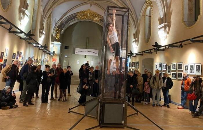 Contortions and photographs open the Circus Arts Biennale in La Ciotat