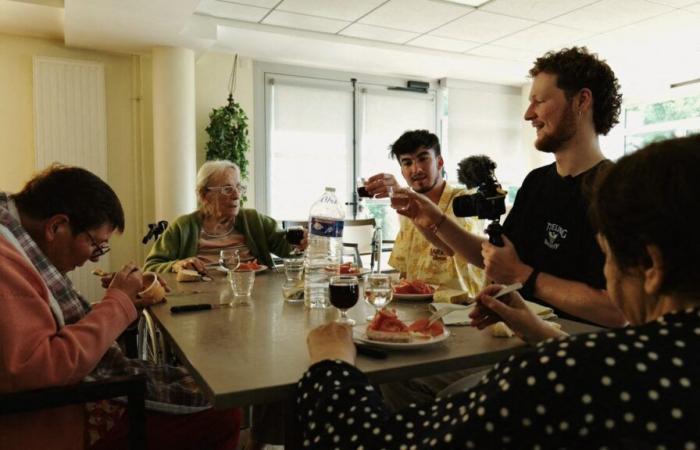 this young Rennes videographer spent 24 hours in a nursing home in Brittany for a film