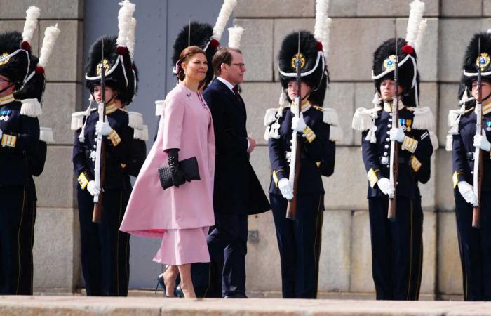 A royal guard impaled by his bayonet in front of the royal palace in Stockholm