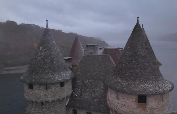 Val, a fairytale castle set on the water, jewel of Limousin