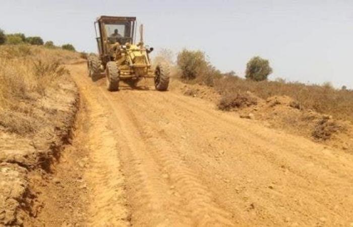 Al Hoceima: Residents of Al-Rawadi denounce the repair of a road without asphalt at a cost of 400 million