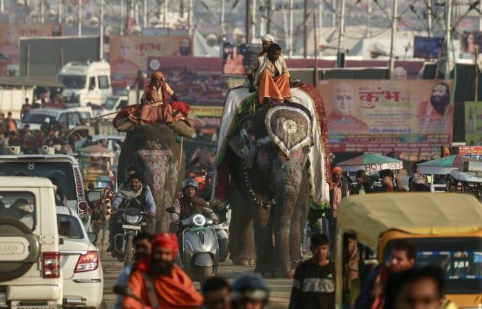 In India, 400 million Hindu pilgrims are expected for the largest religious gathering in the world