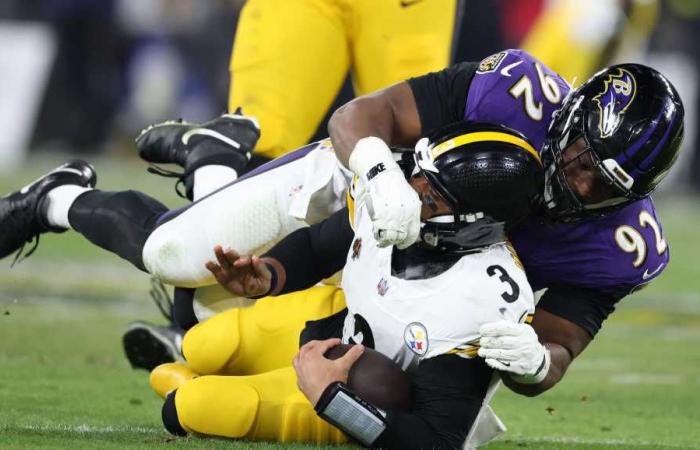 Ravens hold of Steelers in second half to advance in NFL playoffs