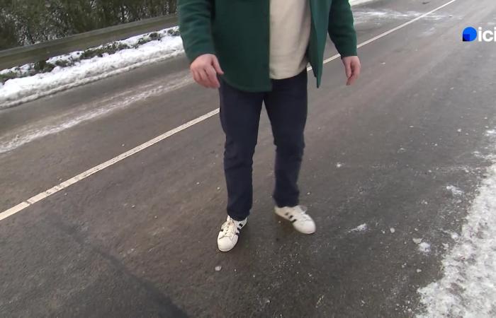 black ice causes the pile-up of 17 vehicles on the A21 motorway in Pas-de-Calais