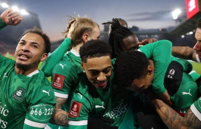 FA Cup round-up: Plymouth stun Brentford in third-round upset, Leicester beat QPR in eight-goal thriller