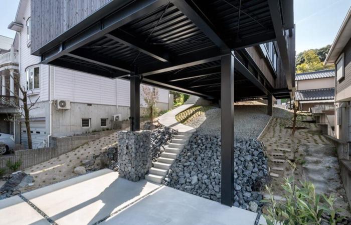 In Japan, this elevated house incorporates nanometric architecture to protect a unique garden