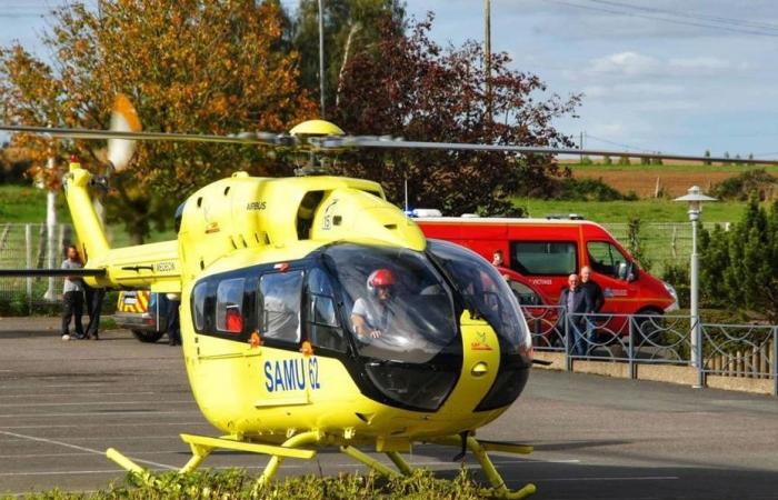 she is the first female helicopter pilot for the SAMU