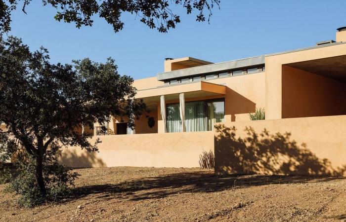 A house designed for two artists in Alentejo