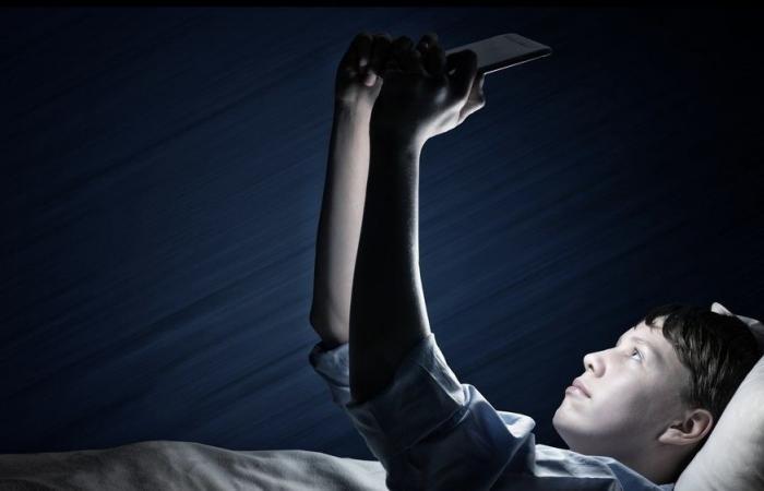 Bedtime scrolling could cause hypertension, study finds