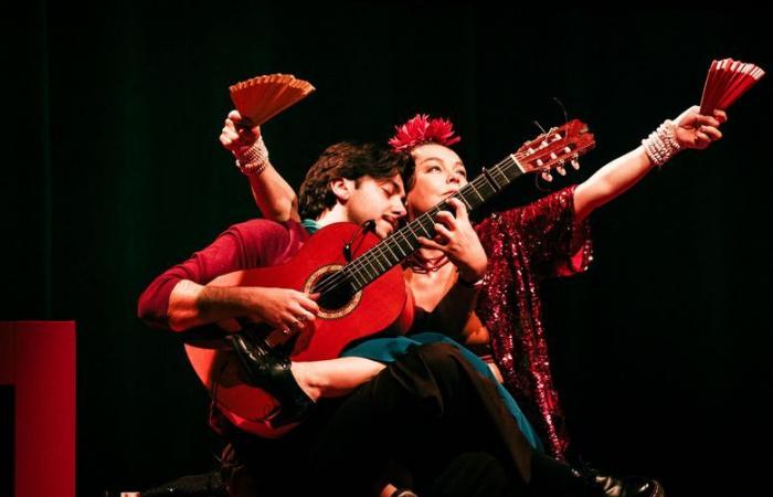 Rocío Molina at the Nîmes Flamenco Festival, self-portrait with three guitars