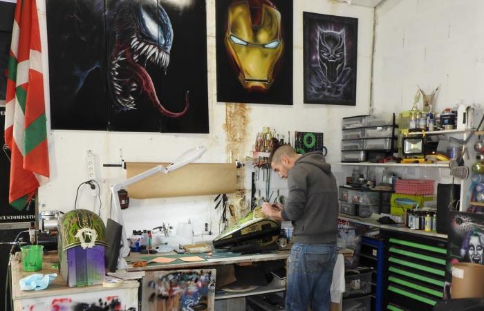 Airbrush painter in Bressuire, Chaz makes the eyes of Harley owners shine