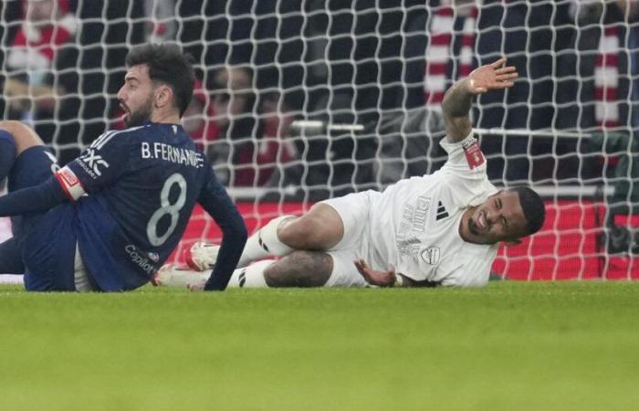 Gabriel Jesus carried off on stretcher during Arsenal-Man United match in FA Cup | Sports