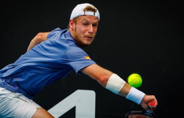 The rain is acting up at the Australian Open, Gauthier Onclin will finally be able to make his debut