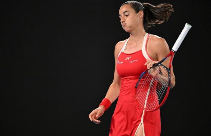 Caroline Garcia beaten from the start by Osaka for her return