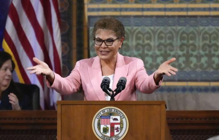 The fall of Karen Bass, mayor of Los Angeles, target of all criticism