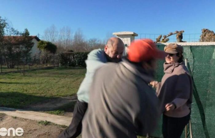 a man violently headbutts his neighbor, the journalist forced to intervene