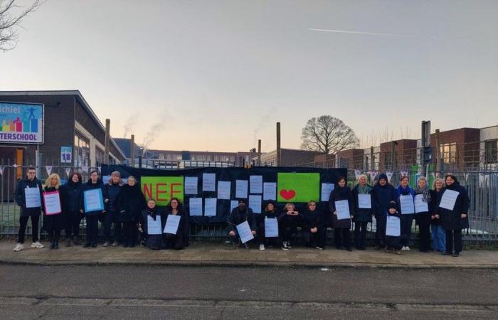 IN PICTURES. “Lemons because we feel squeezed” and “elderly” teachers: schools that are open are taking action in a fun way (Brussels)