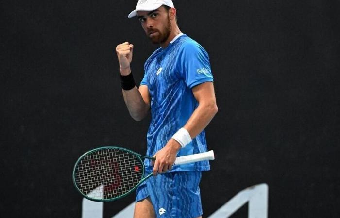 Australian Open. Benjamin Bonzi won easily and advanced to the second round. Sport