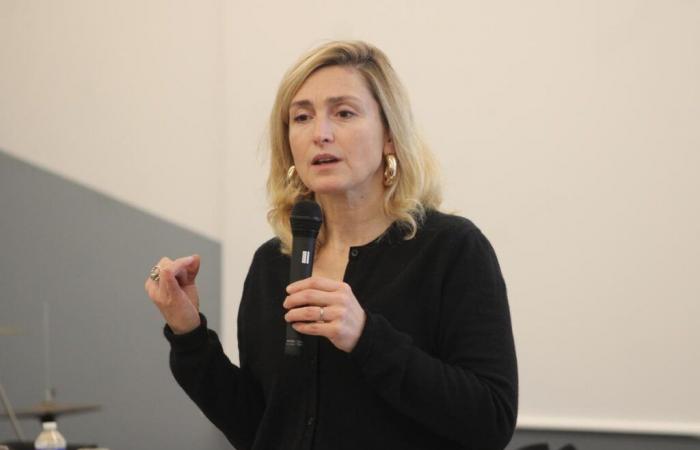 In Libourne, Julie Gayet speaks about feminism in front of high school students, from Olympe de Gouges to the MeToo movement