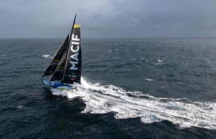 Charlie Dalin expected to win in Les Sables-d'Olonne on Tuesday morning with a record to boot