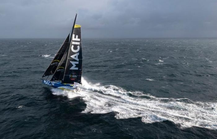 Charlie Dalin expected to win in Les Sables-d'Olonne on Tuesday morning with a record to boot