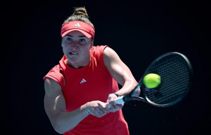 Elina Svitolina triumphs in her return to the Australian Open, defeating Sorana Cîrstea in straight sets.