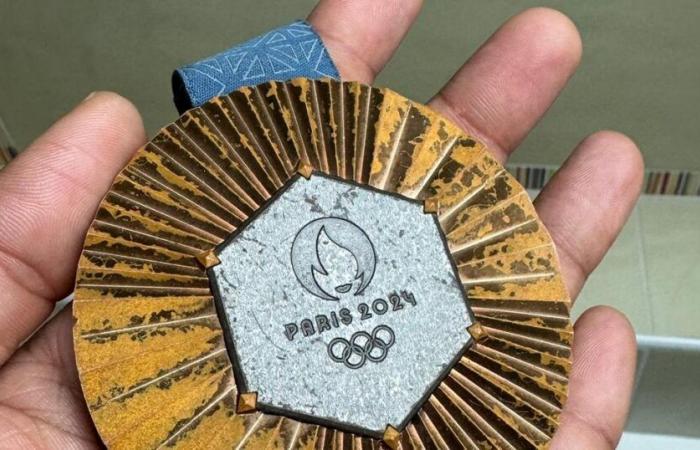 more than 100 defective medals returned by disgruntled athletes