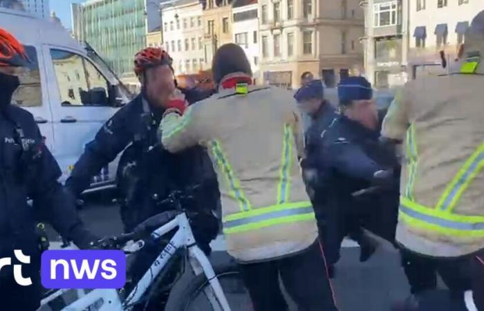 Four police officers injured in incident with firefighters participating in protest