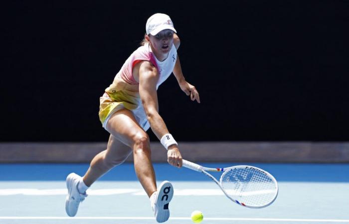 Iga Swiatek triumphs over Katerina Siniakova in a tense opening match at the Australian Open, under the gaze of investigators into a doping case.