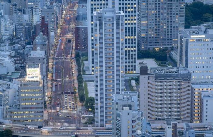 Japan. Magnitude 6.8 earthquake causes two small tsunamis