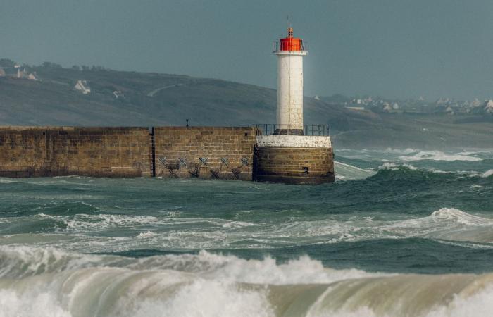 Finistère, its lighthouses and its spots with Maxime Chabloz