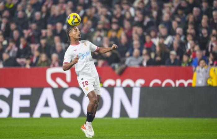 Aston Villa inquires about Loïc Badé, Sevilla defender (Transfers)