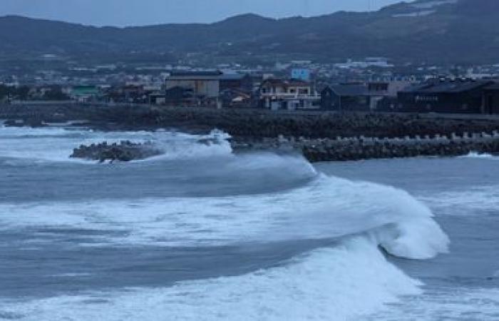 Magnitude 6.8 earthquake hits southwest Japan without causing damage