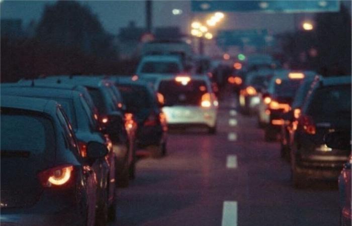 a monster traffic jam after an accident involving a heavy goods vehicle in Pas-de-Calais