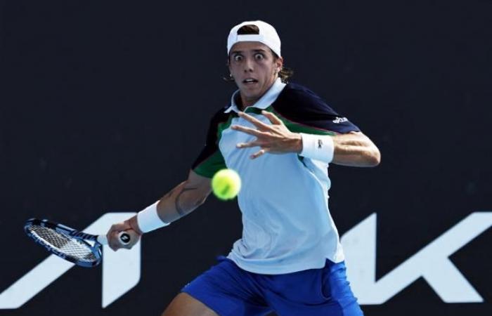 Arthur Cazaux wins in five sets against Sebastian Baez and qualifies for the second round of the Australian Open