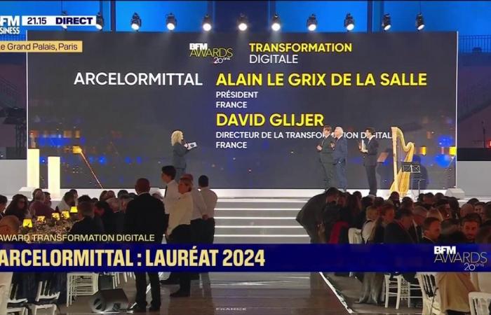 Armand Thiberge, president of Brevo, presents the prize to David Glijer, director of digital transformation France at ArcelorMittal and Alain Le Grix de la Salle, its president