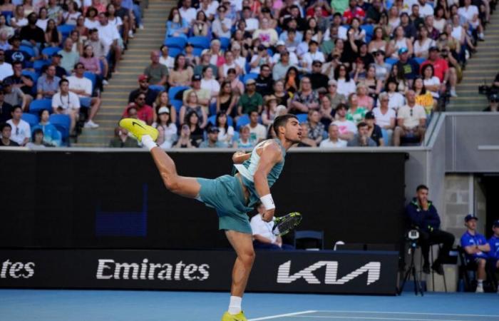 Australian Open: Carlos Alcaraz presents his new weapons and moves on to the second round of Australia