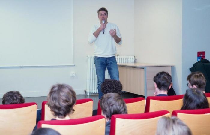 the director of the film “The Animal Kingdom” met the students of Cantau high school